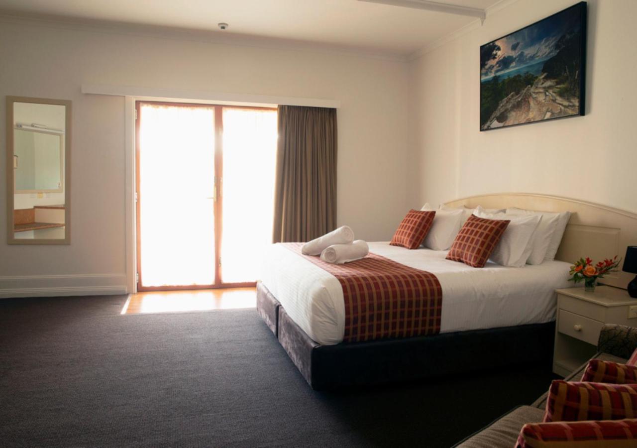 Bowen Inn Motel Литгоу Экстерьер фото
