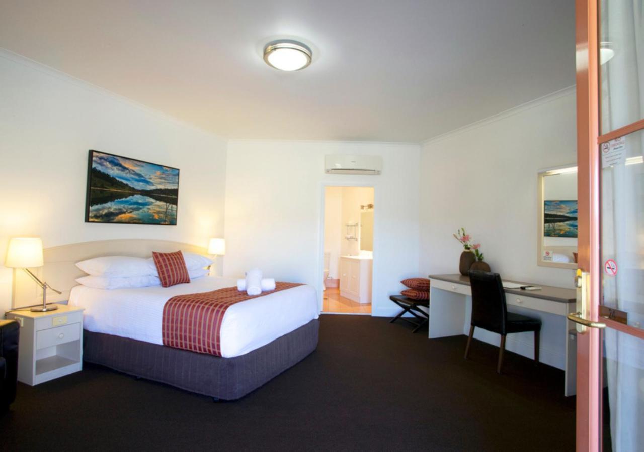 Bowen Inn Motel Литгоу Экстерьер фото