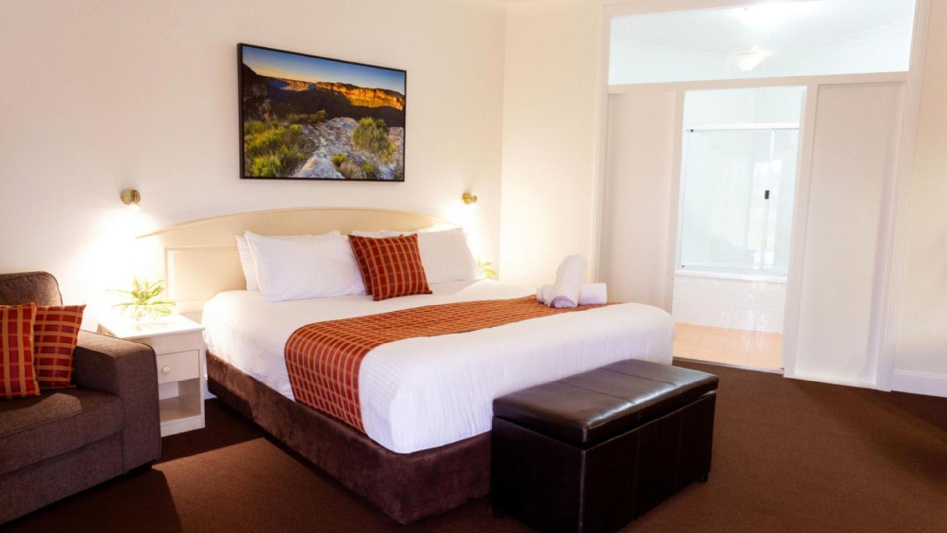 Bowen Inn Motel Литгоу Экстерьер фото